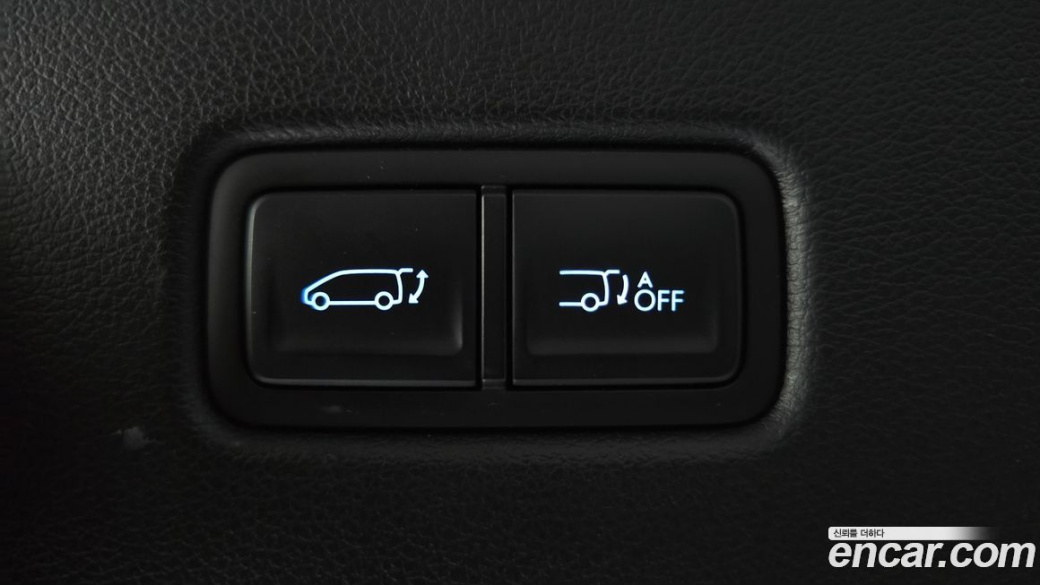 Hyundai Staria 4WD Lounge 9-Seater, 2025