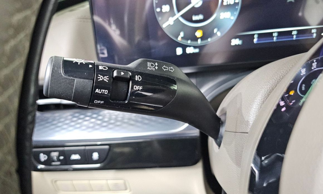 Kia Carnival 9-Seater Hi-Limousine, 2023