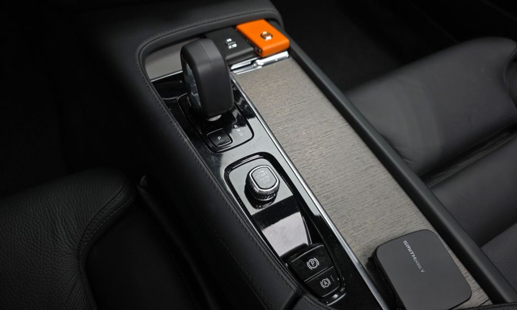 Volvo V90 B5 Plus AWD, 2025