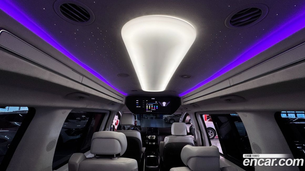 Hyundai Staria Lounge 7-Seater, 2022