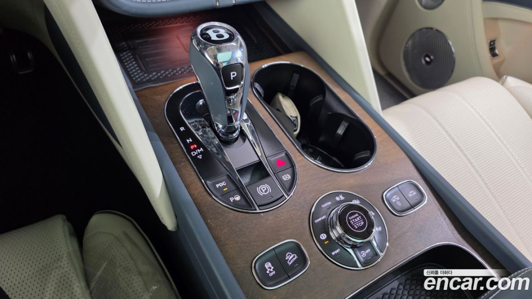 Bentley Bentayga 4.0 V8 Azure, 2023