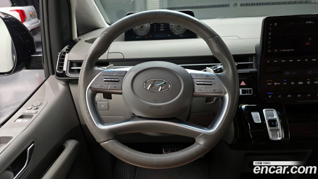 Hyundai Staria 4WD Lounge 7-Seater, 2023