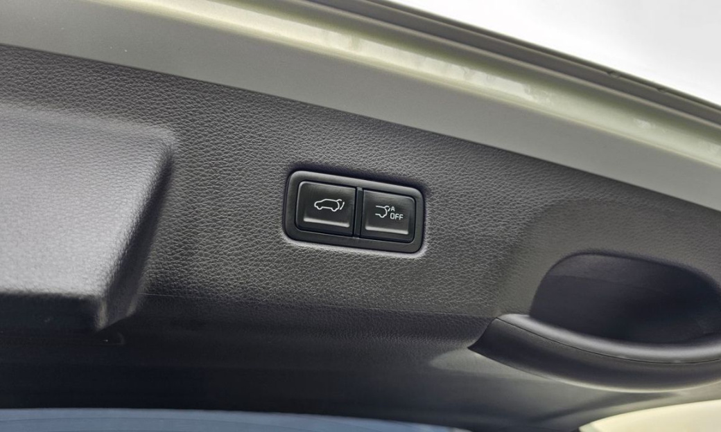 Kia Carnival 9-Seater Prestige, 2025