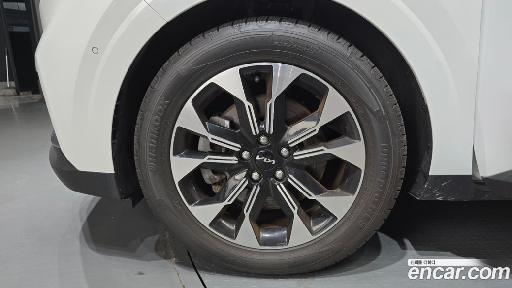Kia Carnival 7-Seater Signature, 2023