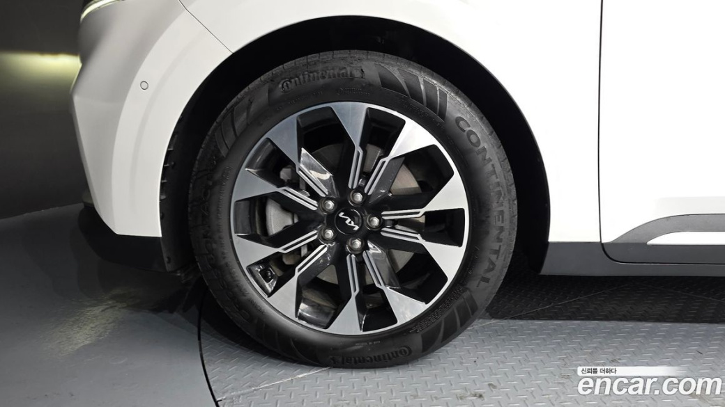 Kia Carnival 7-Seater Signature, 2023