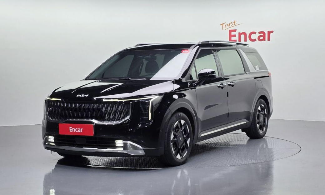 Kia Carnival 9-Seater Signature, 2024