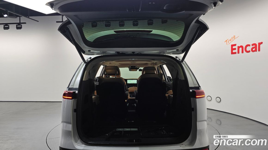 Kia Carnival 7-Seater Signature, 2023