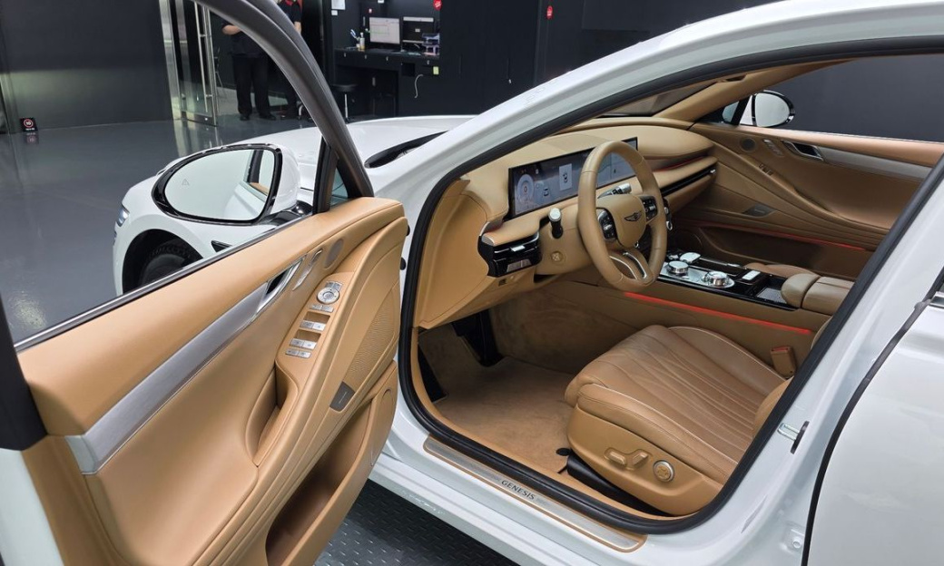 Genesis G80 Gasoline 2.5 Turbo 2WD, 2025