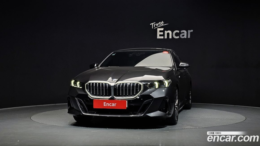 BMW 5-Series 520i, 2024