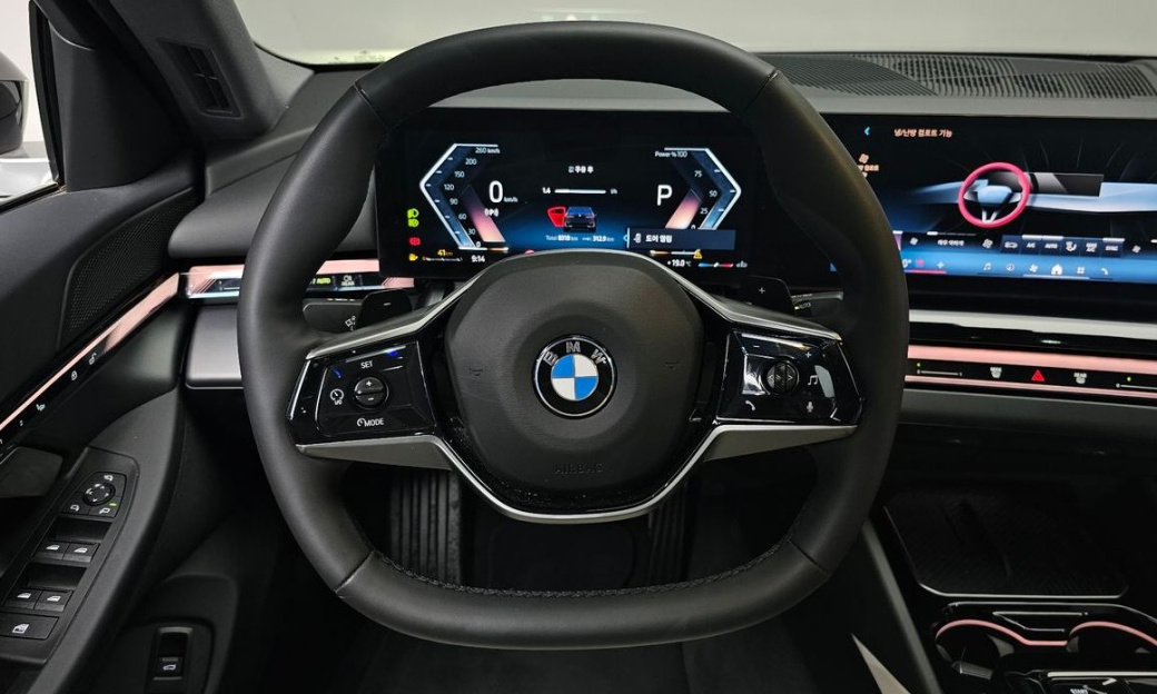 BMW 5-Series 520i, 2025