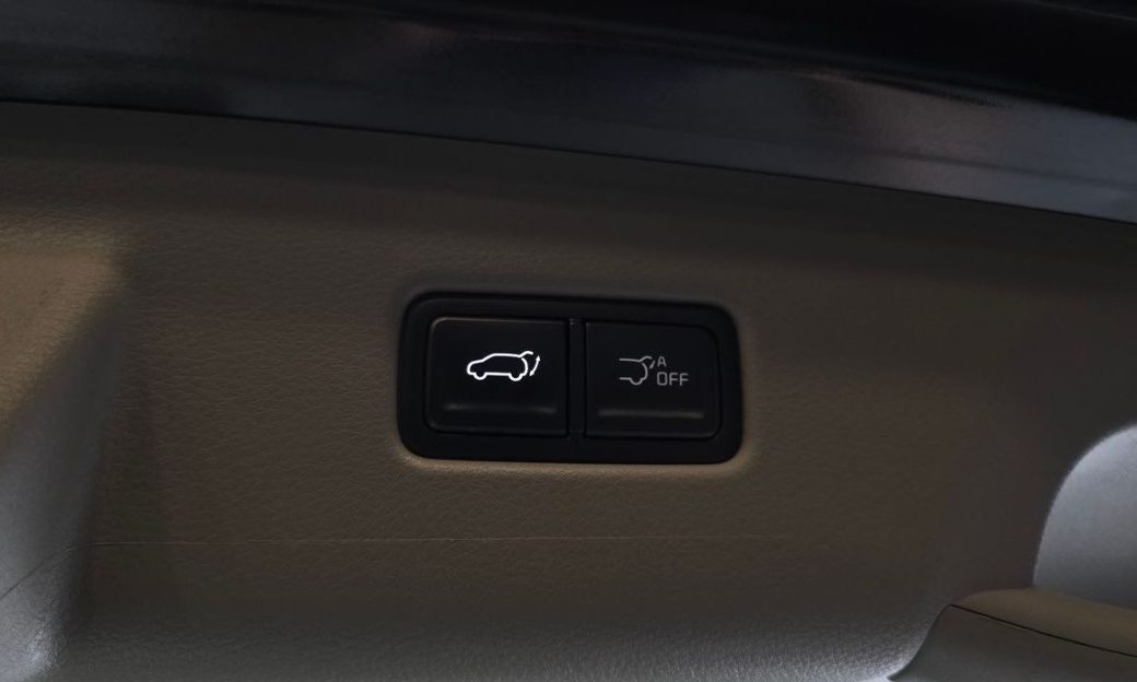 Kia Carnival 7-Seater Gravity, 2024