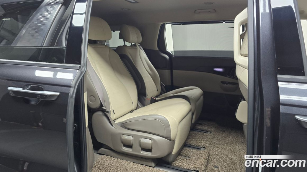 Kia Carnival 7-Seater Signature, 2022