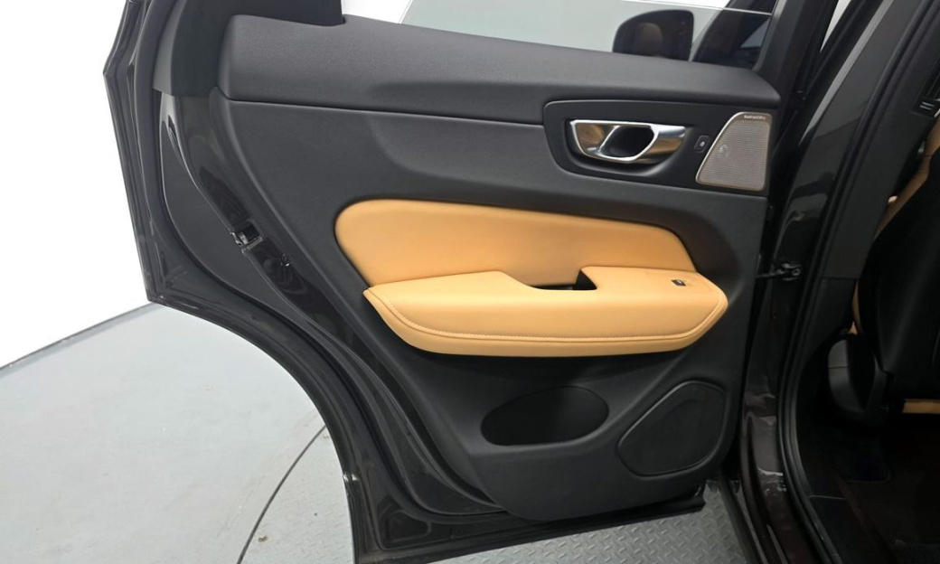 Volvo XC60 B5 Ultra Bright, 2025