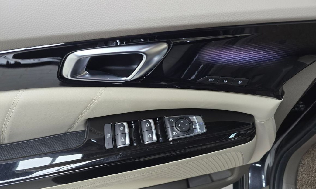 Kia Carnival 7-Seater Signature, 2022