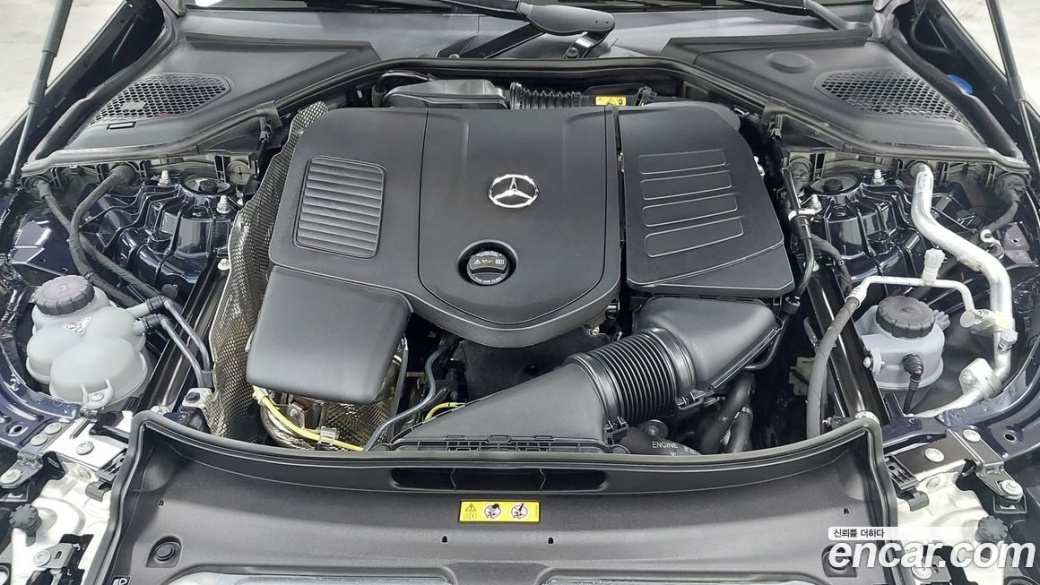 Mercedes-Benz E-Class E300 4MATIC Exclusive, 2025