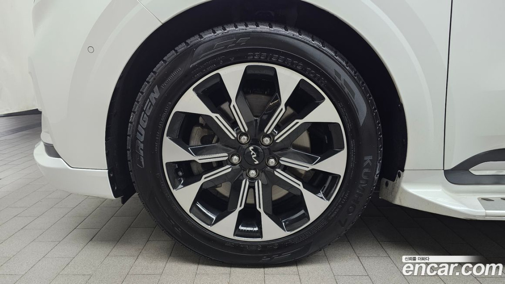 Kia Carnival 9-Seater Hi-Limousine, 2023