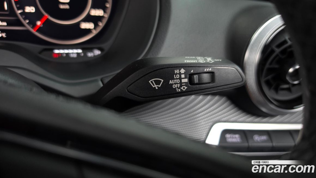 Audi Q2 35 TDI Premium, 2023