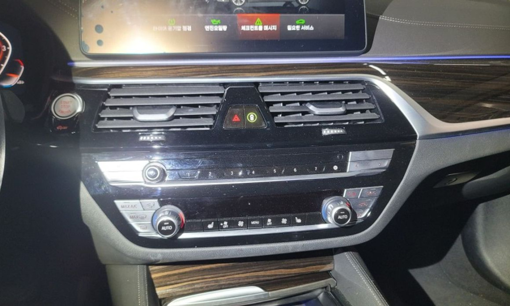 BMW 5-Series 520i Luxury, 2023