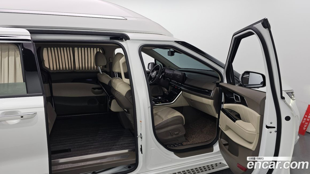 Kia Carnival 9-Seater Hi-Limousine, 2023