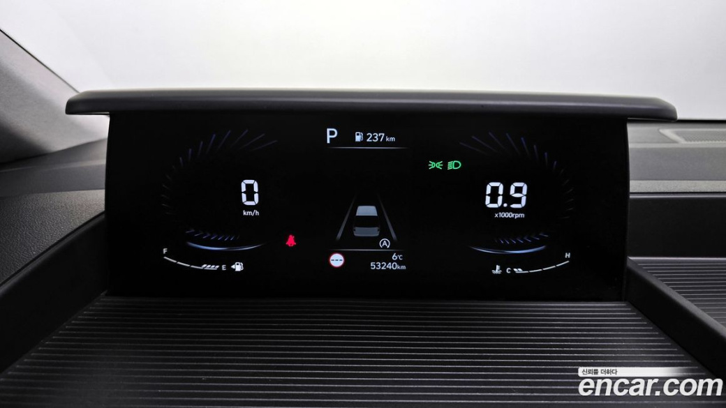 Hyundai Staria Lounge 9-Seater, 2022