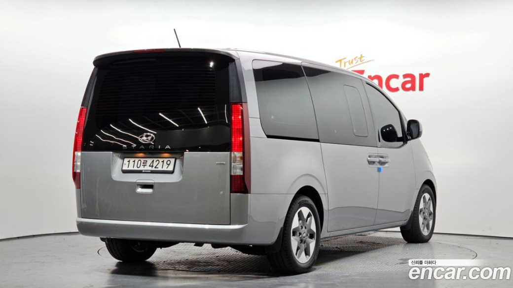 Hyundai Staria 4WD Tourer 9-Seater, 2023