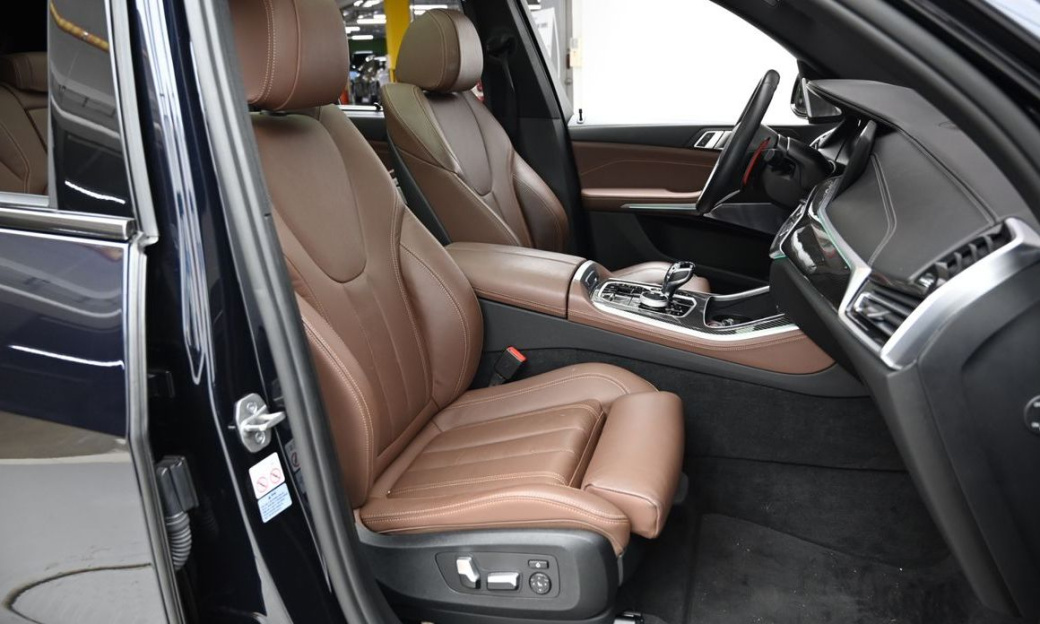 BMW X5 M50i, 2022