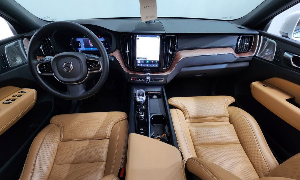 Volvo XC60 B5 Ultra Bright, 2025