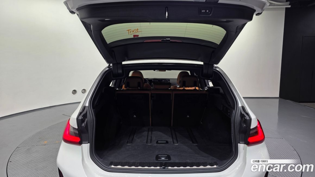 BMW 3-Series 320i Touring M Sports, 2023