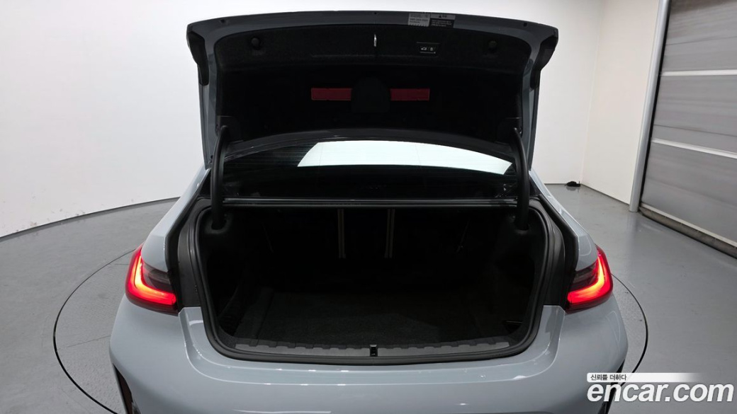 BMW 3-Series 320i M Sport, 2023