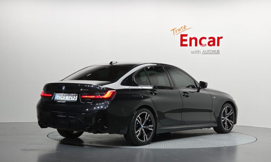 BMW 3-Series 320i M Sport, 2025
