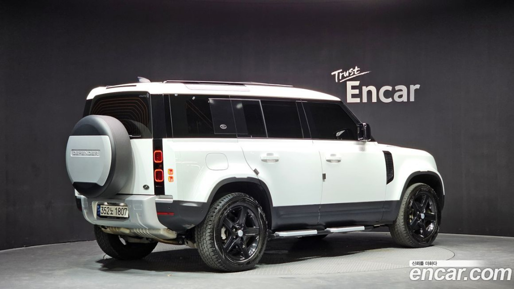 Land Rover Defender 110 D250 SE, 2023