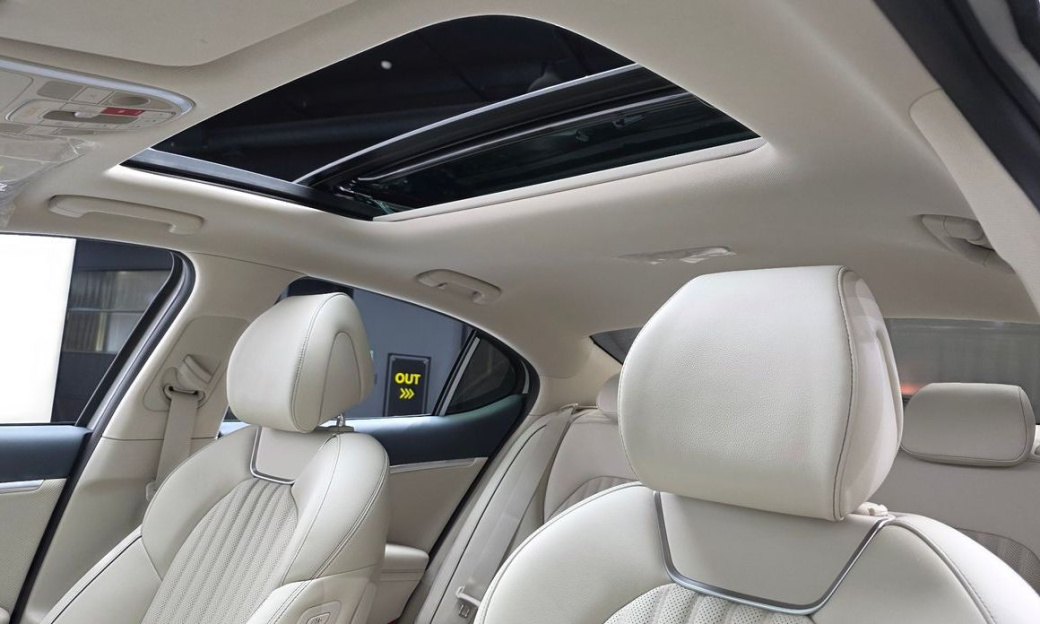 Genesis G70 Gasoline 2.5T 2WD, 2025