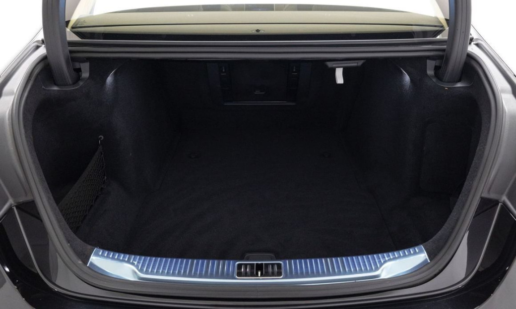 Mercedes-Benz S-Class S500 4MATIC, 2026