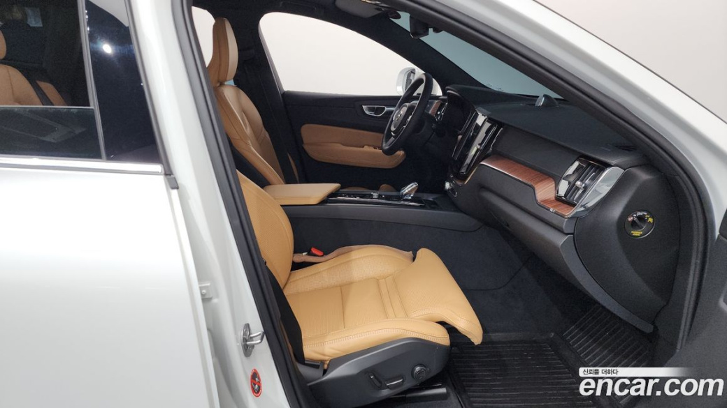 Volvo XC60 B5 Ultra Bright, 2025