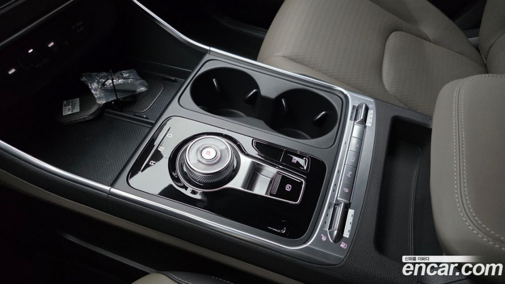 Kia Carnival 9-Seater Signature, 2025