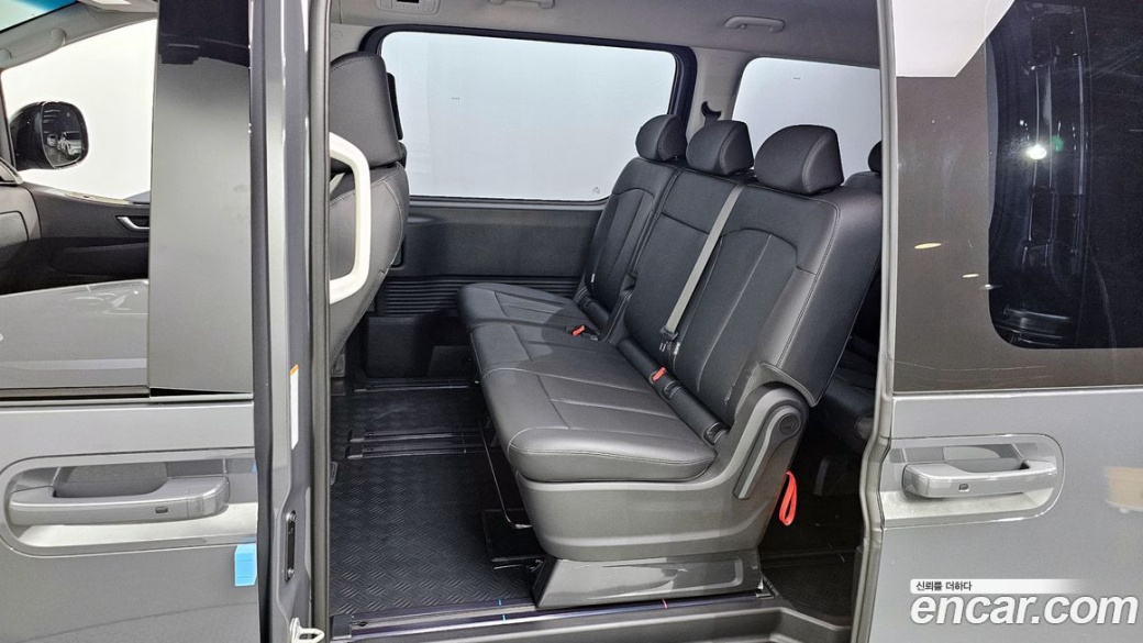 Hyundai Staria Tourer 9-Seater, 2025