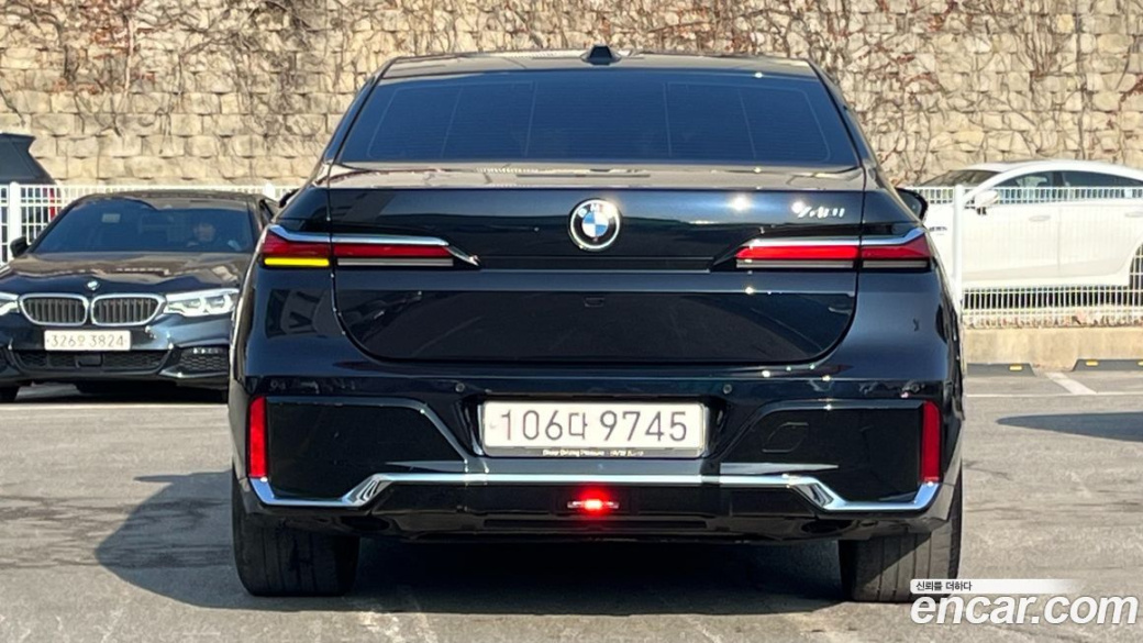 BMW 7-Series 740i sDrive M Sport Individual, 2023