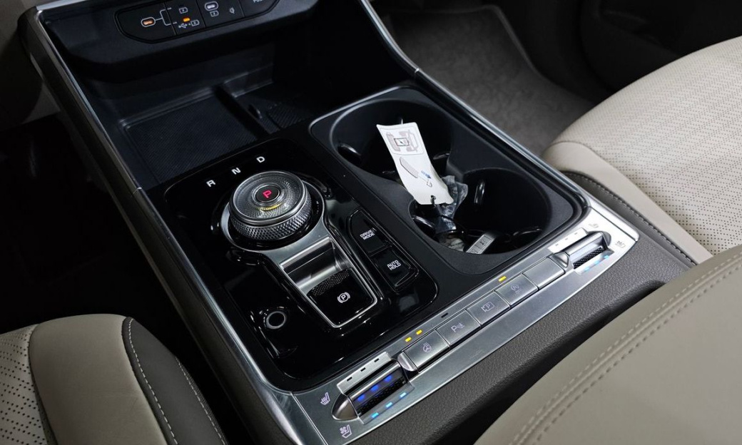 Kia Carnival 7-Seater Signature, 2024