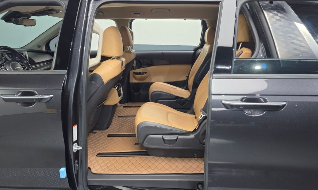 Kia Carnival 7-Seater Outdoor, 2022