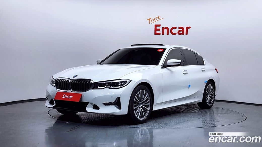 BMW 3-Series 320i Luxury, 2022