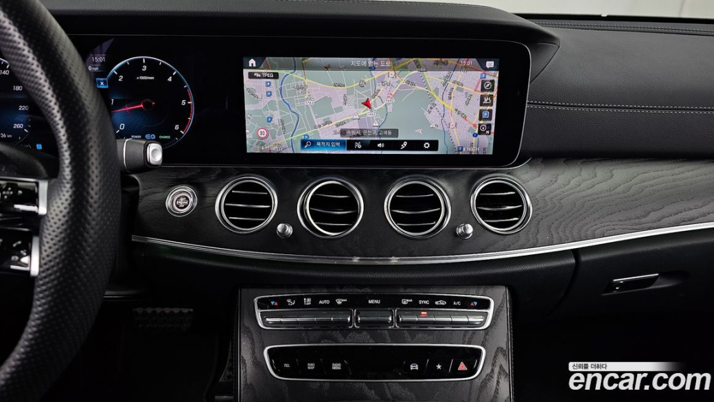 Mercedes-Benz E-Class E220d 4MATIC AMG Line, 2023