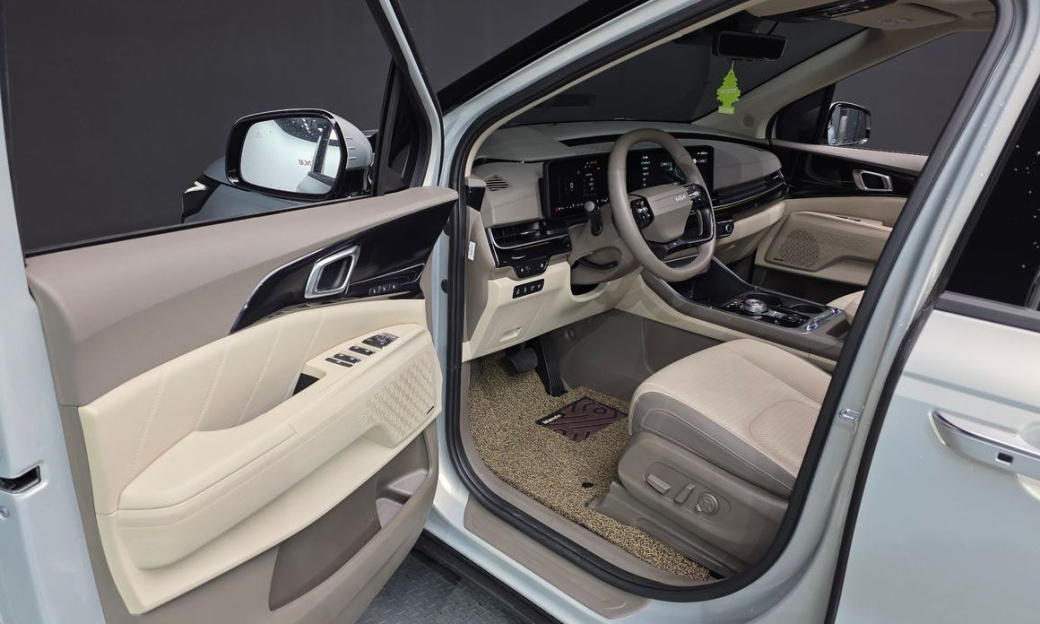 Kia Carnival 9-Seater Signature, 2025
