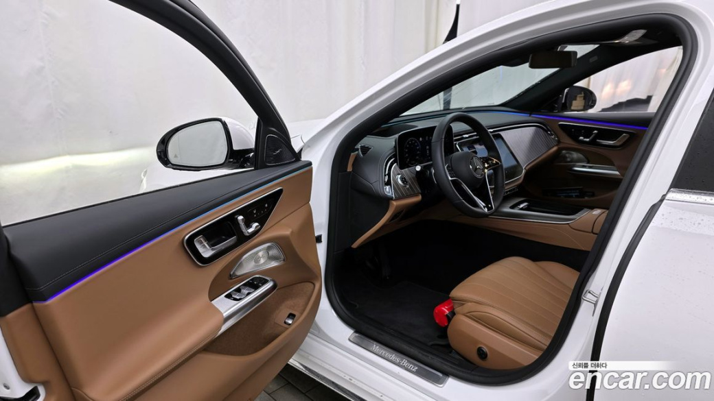 Mercedes-Benz E-Class E300 4MATIC Exclusive, 2026