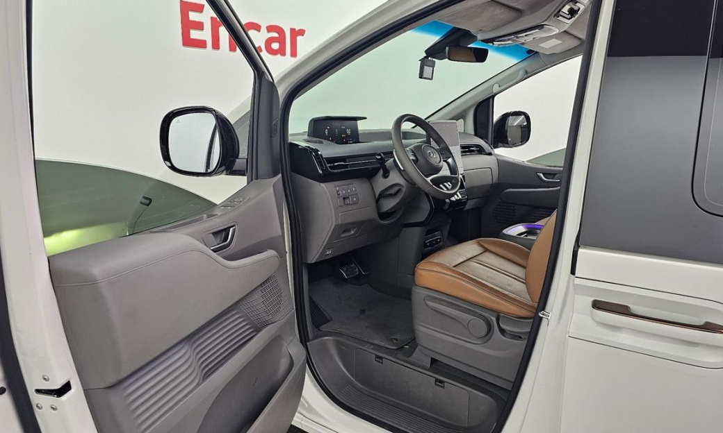 Hyundai Staria 2WD Camping Car, 2024