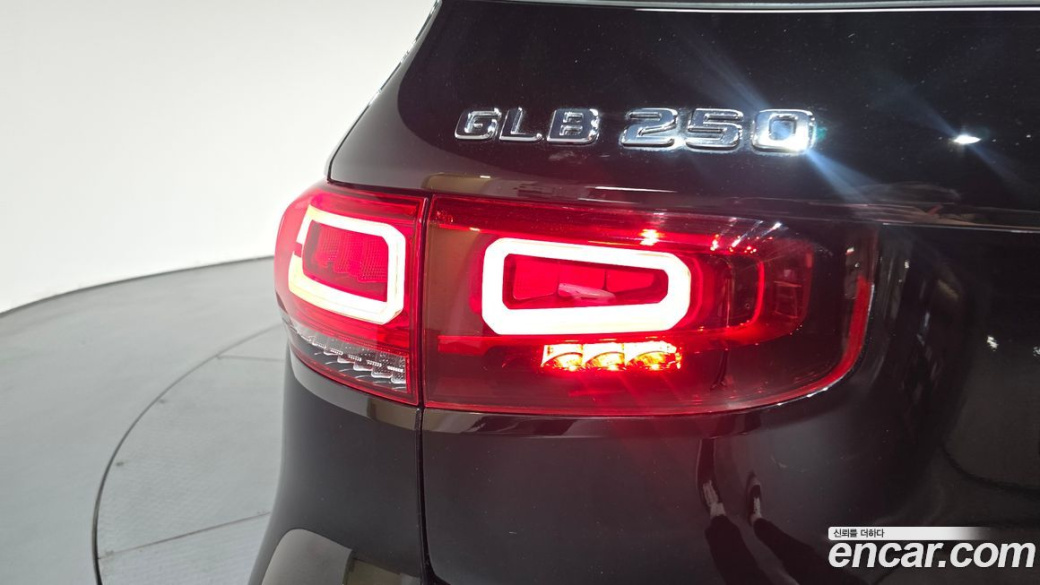 Mercedes-Benz GLB-Class GLB250 4MATIC, 2023