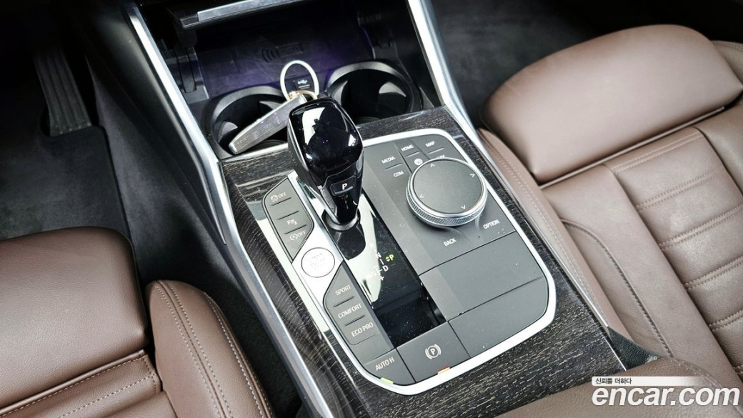 BMW 3-Series 320i Luxury, 2022