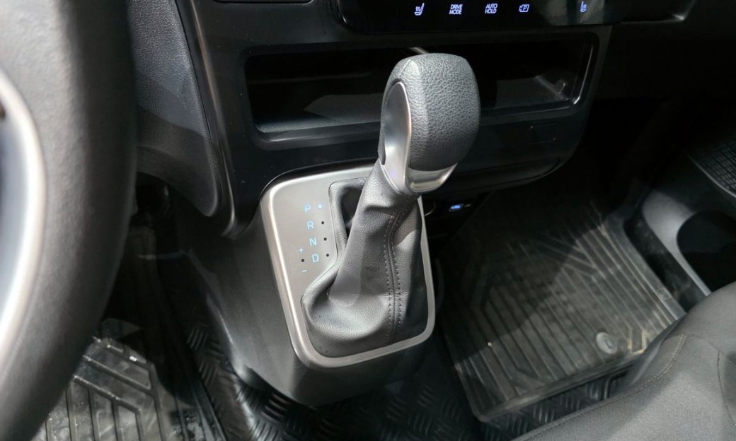 Hyundai Staria 4WD Tourer 11-Seater, 2022