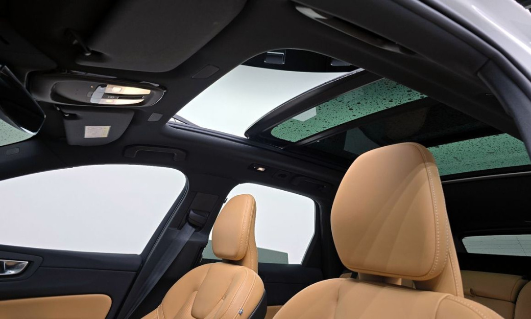 Volvo XC60 B6 Ultimate Bright, 2024