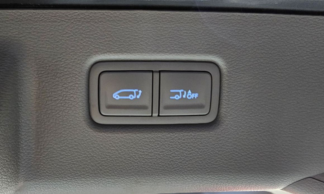 Hyundai Staria 4WD Lounge 9-Seater, 2022