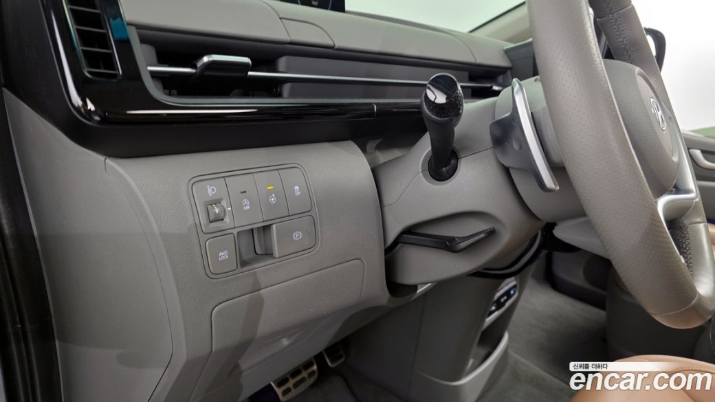 Hyundai Staria 4WD Lounge 9-Seater, 2022